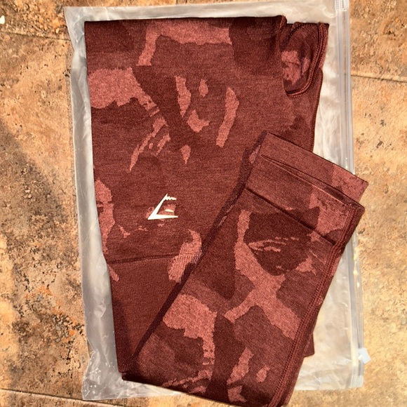Size S Gymshark Adapt Camo Seamless Leggings - Cherry Brown - Picture 2 of 2